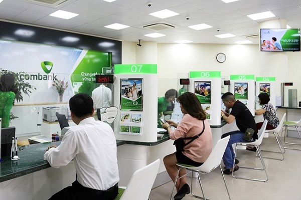 Hướng dẫn các bước gia hạn thẻ visa Vietcombank cho người dùng