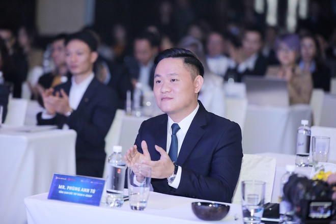Ông Phùng Anh Tú – đại diện Tập đoàn G-Group ký kết đầu tư với Tập đoàn KB Hàn Quốc.